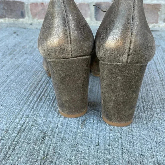 Fossil Maddox Gold Leather chunky block heel with silver buckle toe pump Y2K 8.5 - Picture 4 of 7